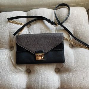 Michael Kors Crossbody Wallet